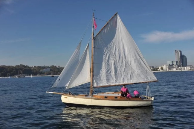 Kapitan Jan Banach na jachcie s/y Phillis na zlocie Próchno i Rdza